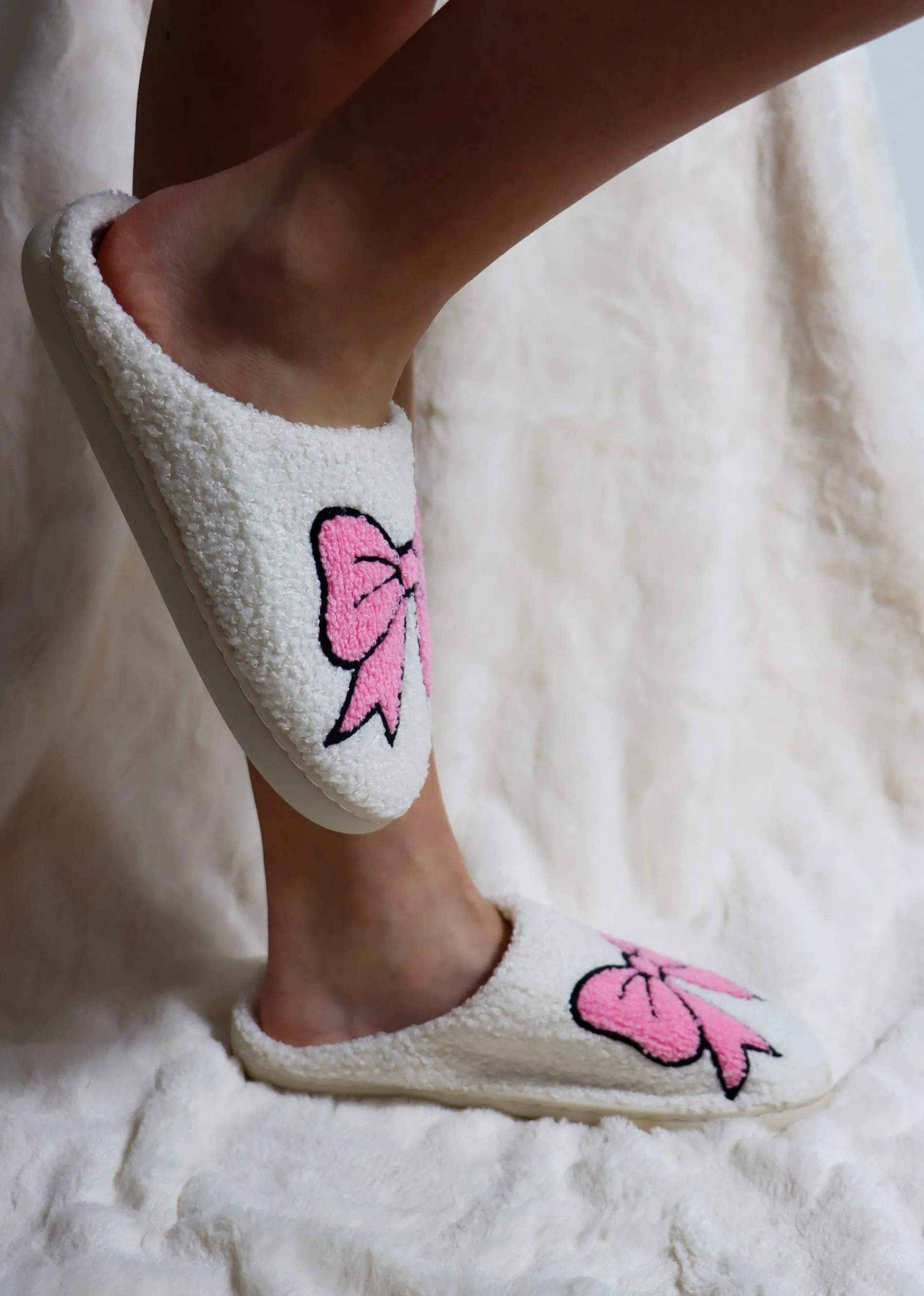 Bowknot Fuzzy Slip-on Slippers ★ Pink & White