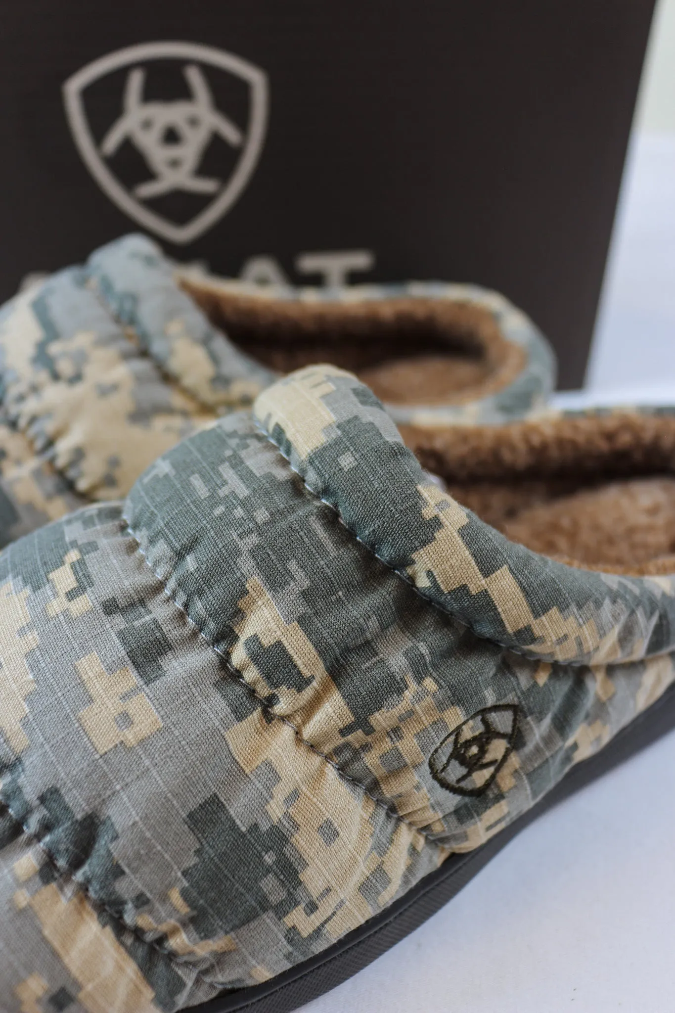 Men's Camo Crius Clog Ariat Slipper