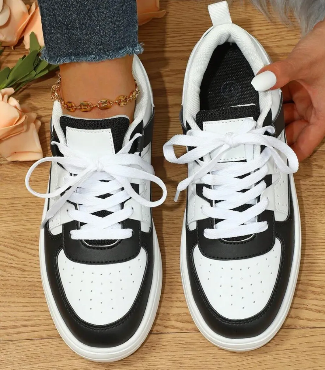 SOFT SNEAKS - Stylish and comfortable sneakers in a unique design