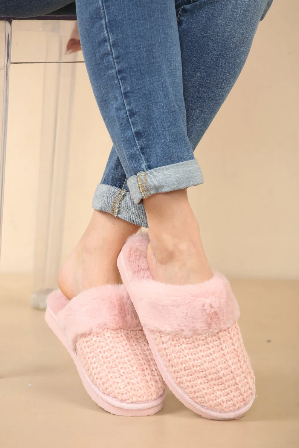 WOMENS KNITTED LIGHT PINK SNUG FAUX FUR SLIPPERS